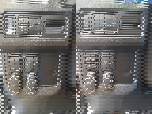 Used 2022 Chevrolet Suburban LT w/ LT Signature Plus Package image 21