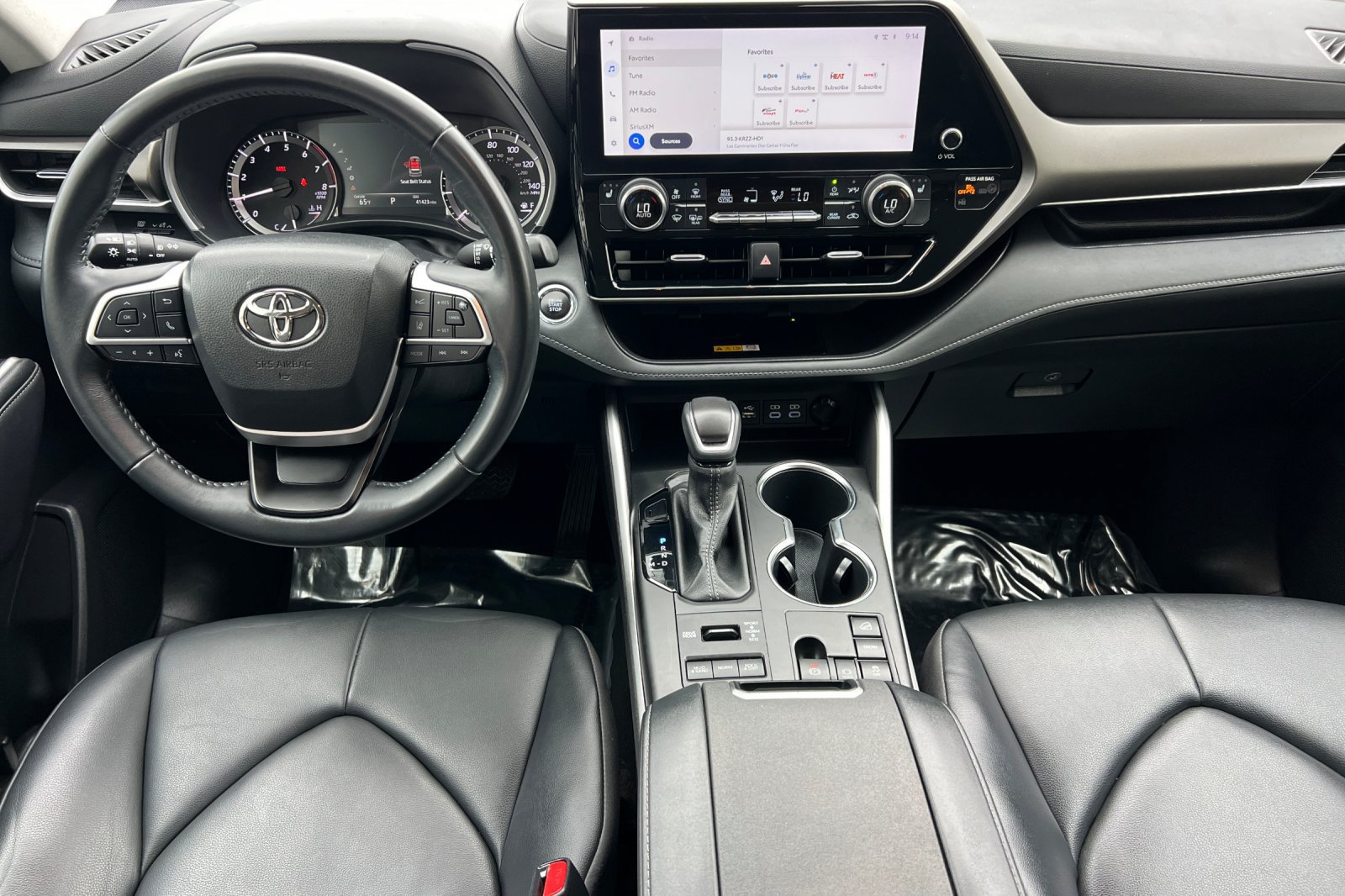Used 2023 Toyota Highlander XLE AWD/4WD image 13