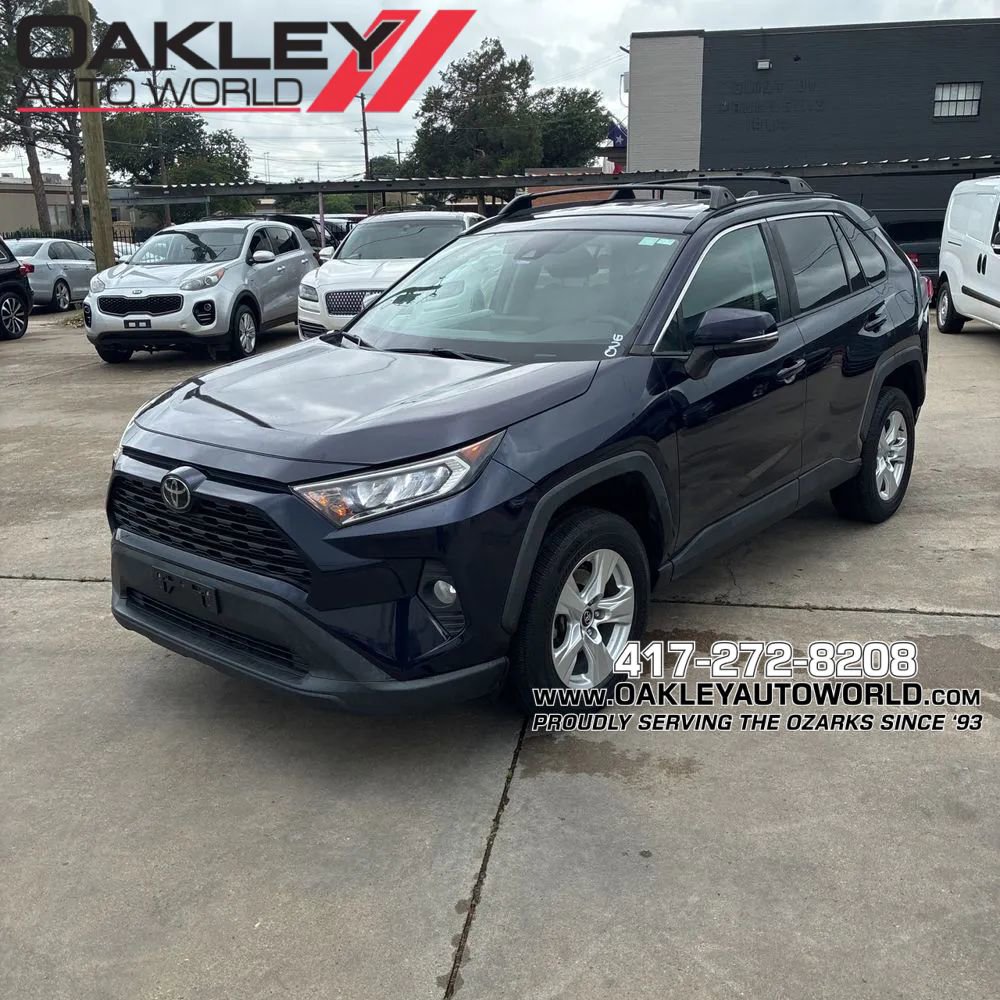Used 2020 Toyota RAV4 XLE FWD image 1
