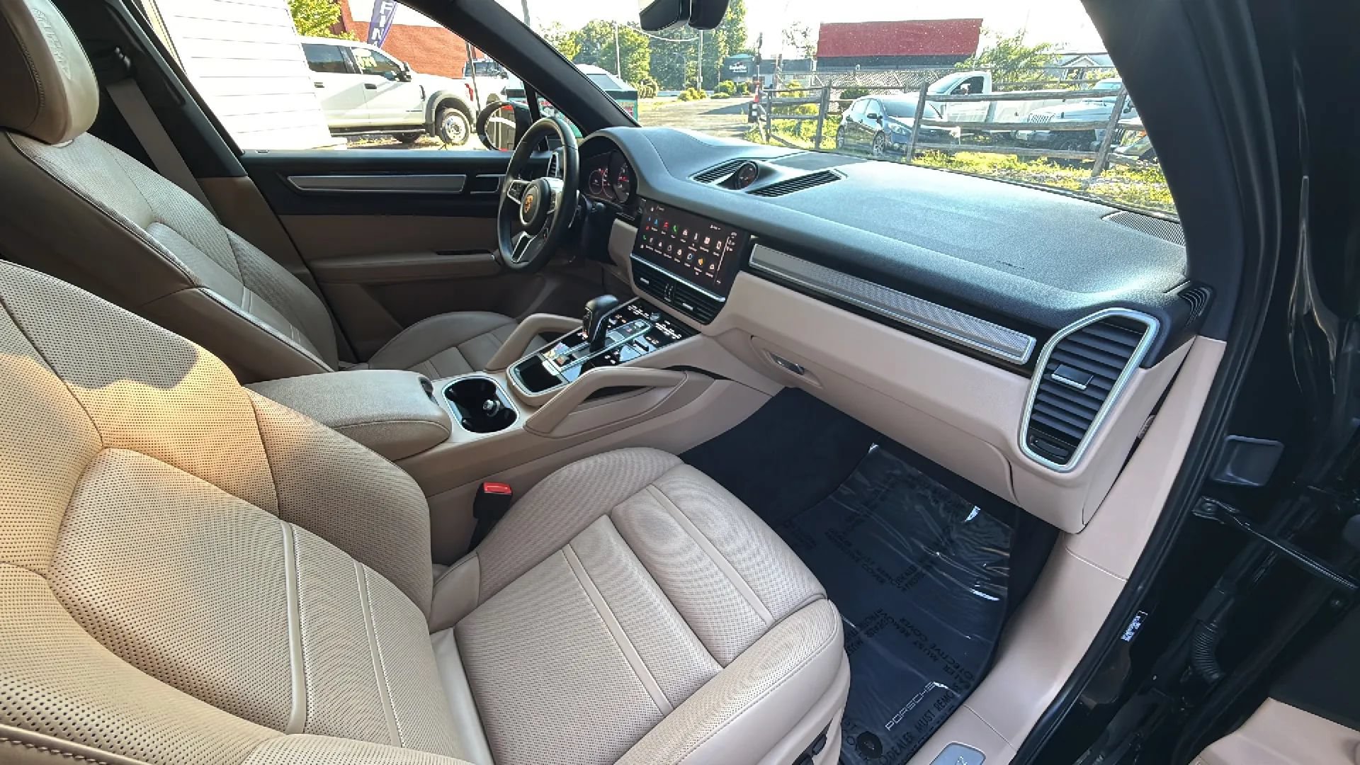 Used 2023 Porsche Cayenne Platinum Edition AWD/4WD image 27