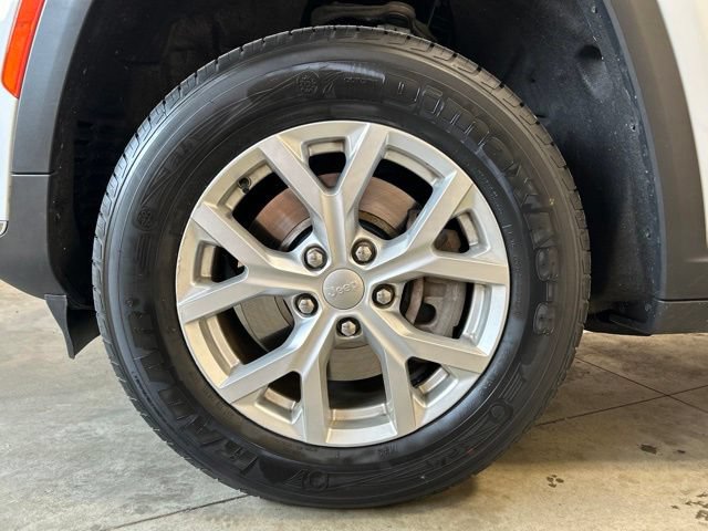 Used 2023 Jeep Grand Cherokee L Limited AWD/4WD image 10