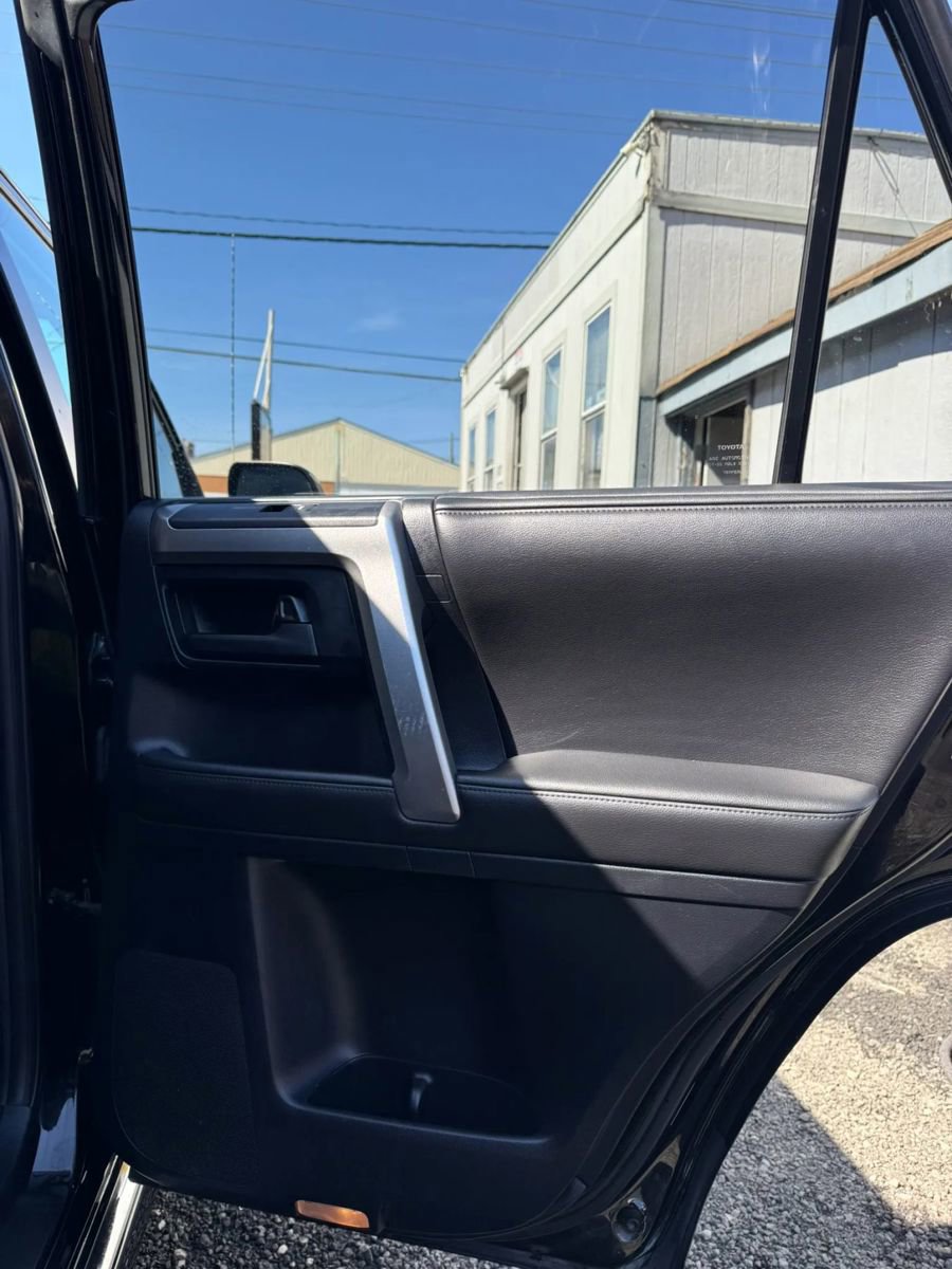 Used 2011 Toyota 4Runner Limited w/ Convenience Pkg image 9