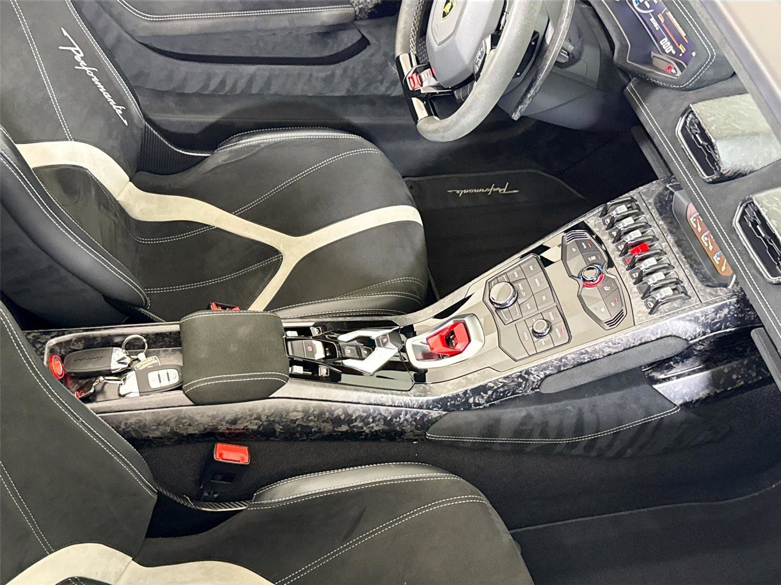 Used 2018 Lamborghini Huracan Performante AWD/4WD image 38