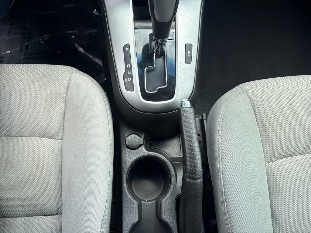 Used 2015 Chevrolet Cruze LT w/ Technology Package FWD image 23