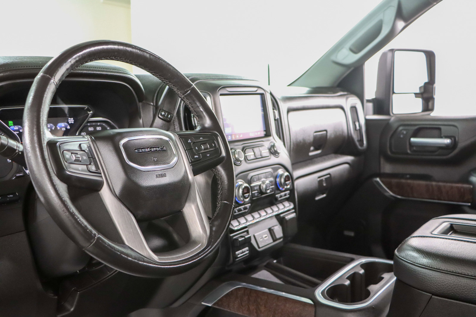 Used 2022 GMC Sierra 2500 Denali w/ Denali Black Diamond Edition AWD/4WD image 27
