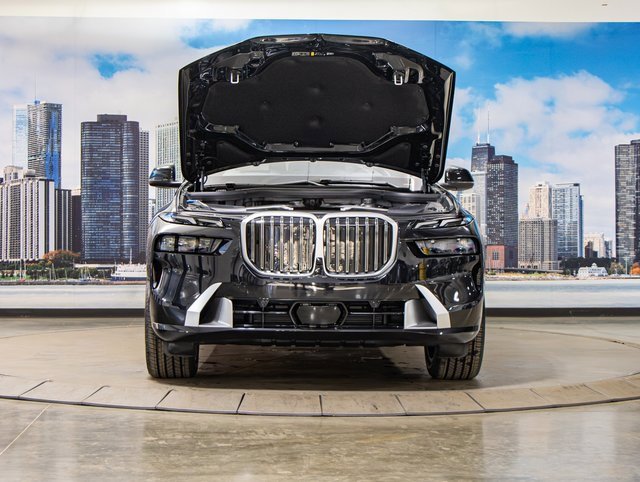 Used 2025 BMW X7 xDrive40i w/ Executive Package image 4