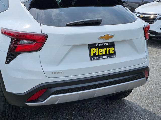 Used 2025 Chevrolet Trax LT FWD image 11