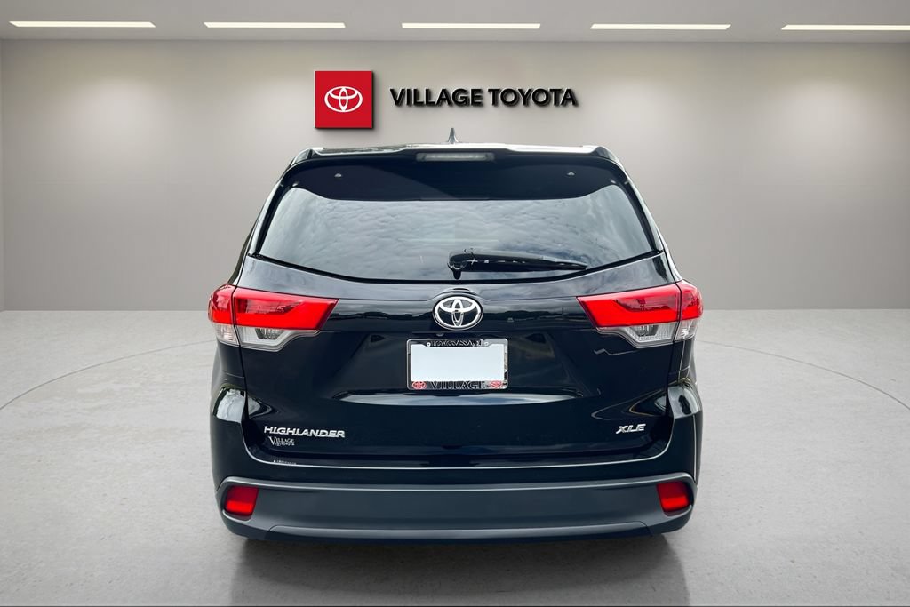 Certified 2019 Toyota Highlander XLE FWD image 4