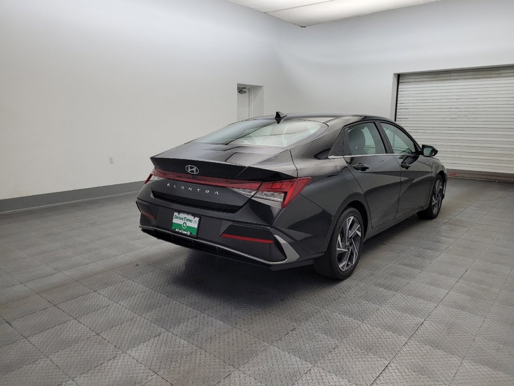 Used 2025 Hyundai Elantra SEL FWD image 9