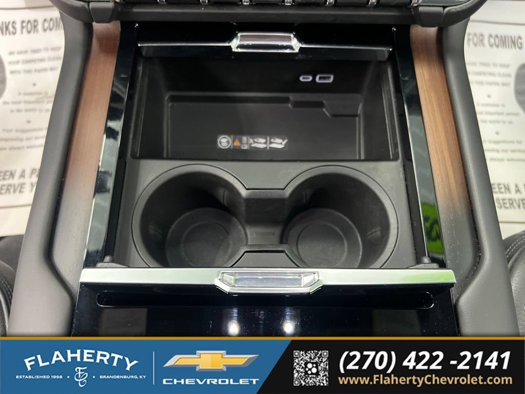 Used 2025 GMC Yukon XL Denali AWD/4WD image 30