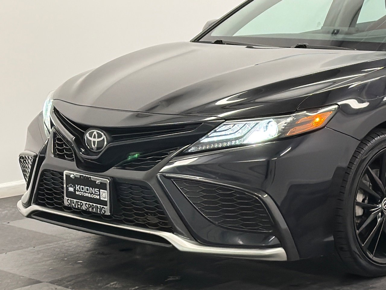 Used 2023 Toyota Camry XSE image 2