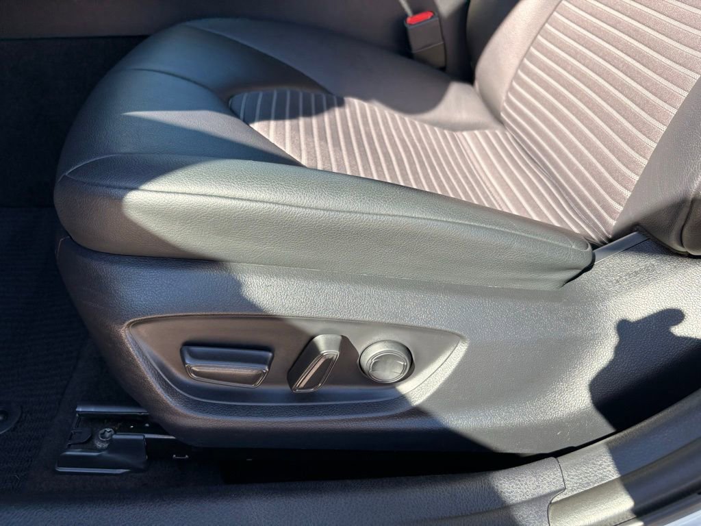 Used 2023 Toyota Camry SE image 28