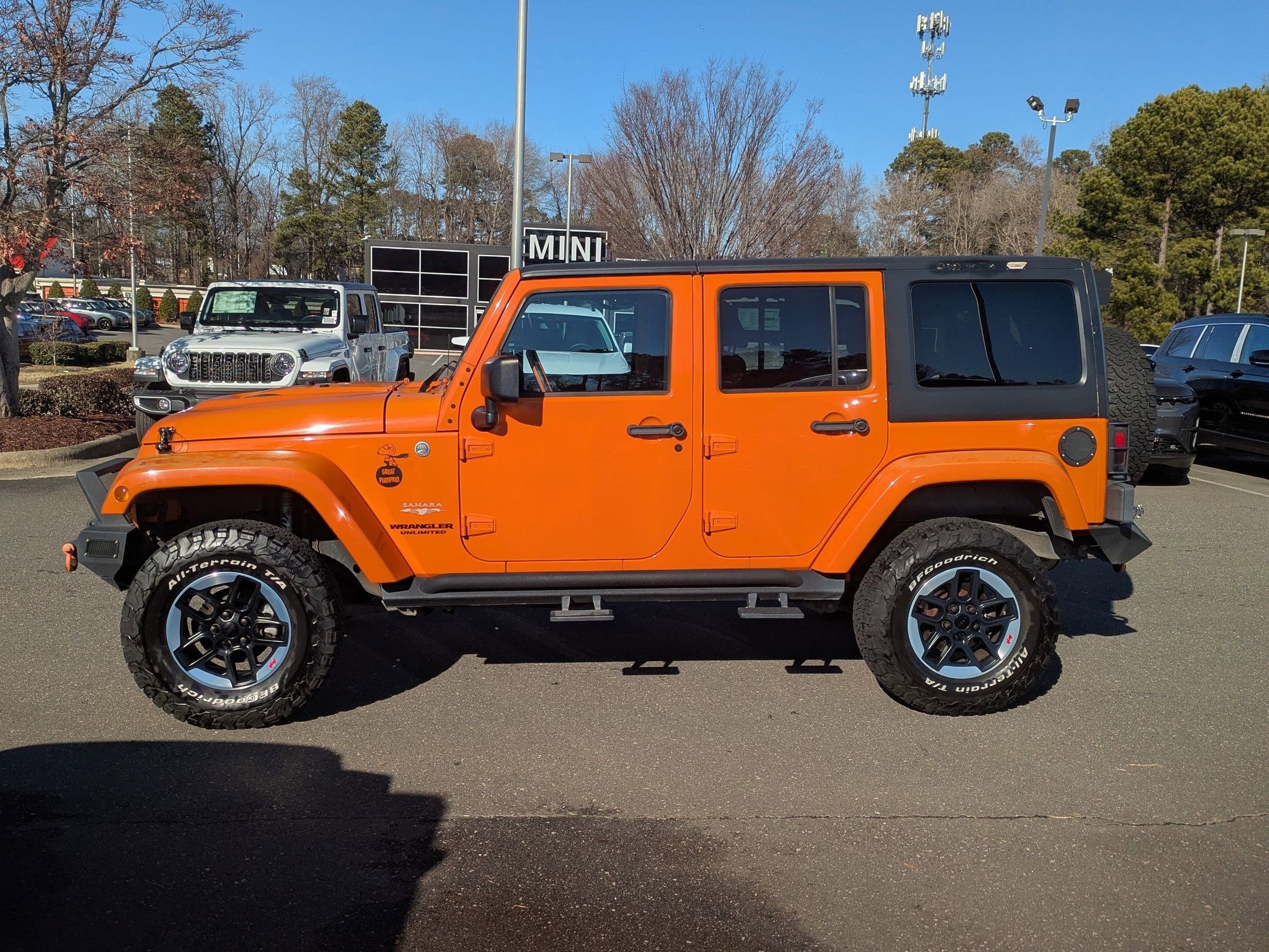 Used 2013 Jeep Wrangler Unlimited Sahara w/ Dual Top Group image 8