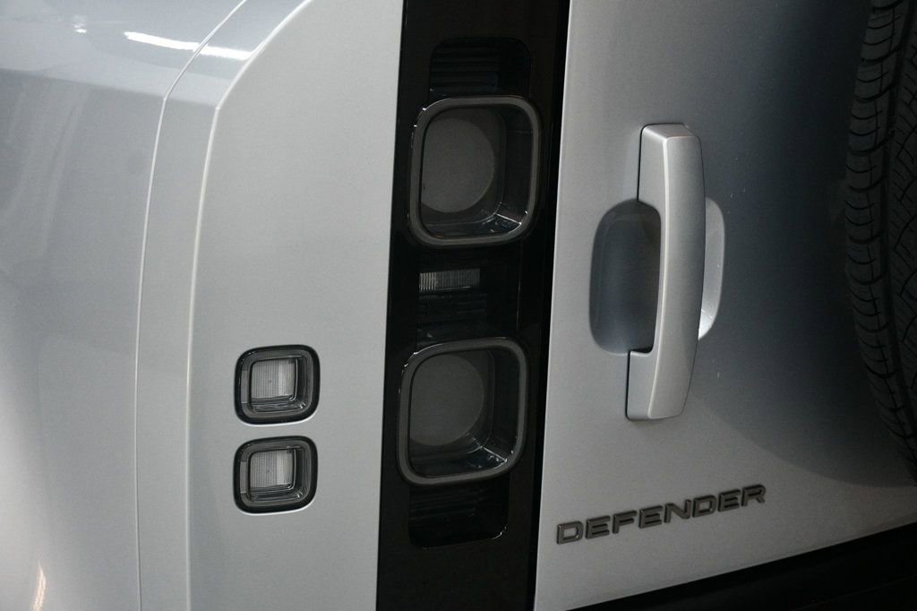 Used 2021 Land Rover Defender 110 X image 14