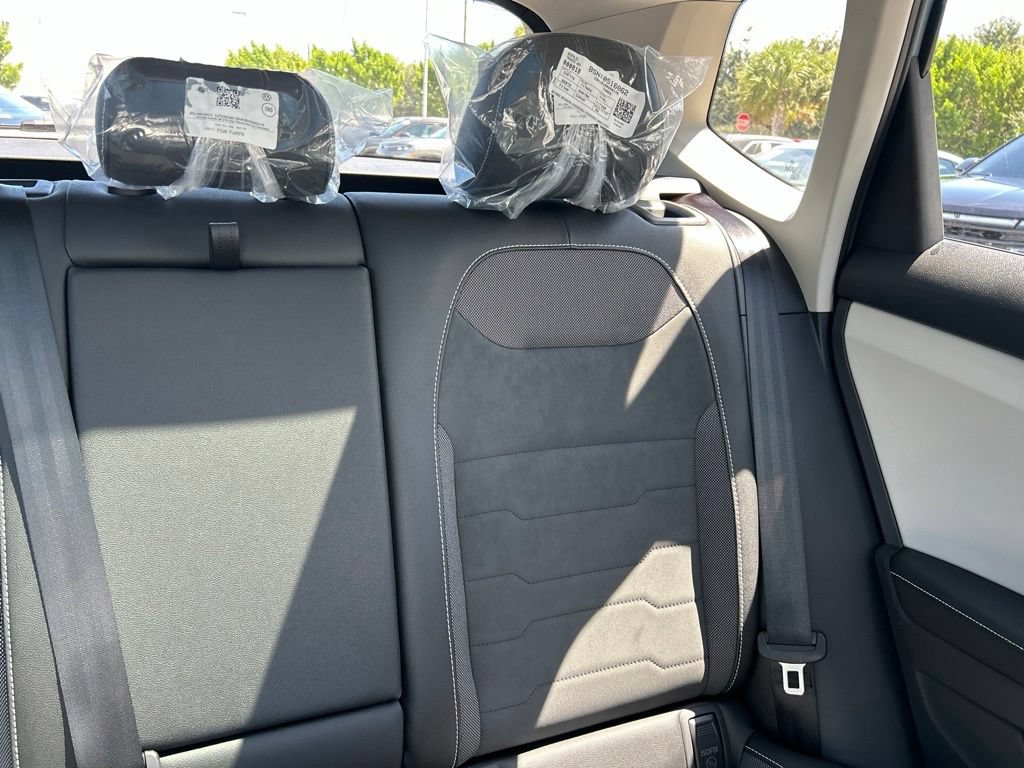 New 2026 Volkswagen Taos SE FWD image 14
