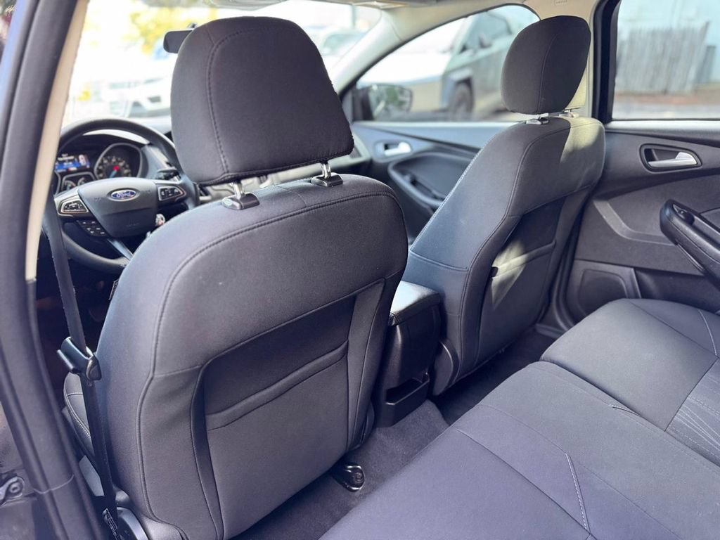 Used 2016 Ford Focus SE FWD image 19