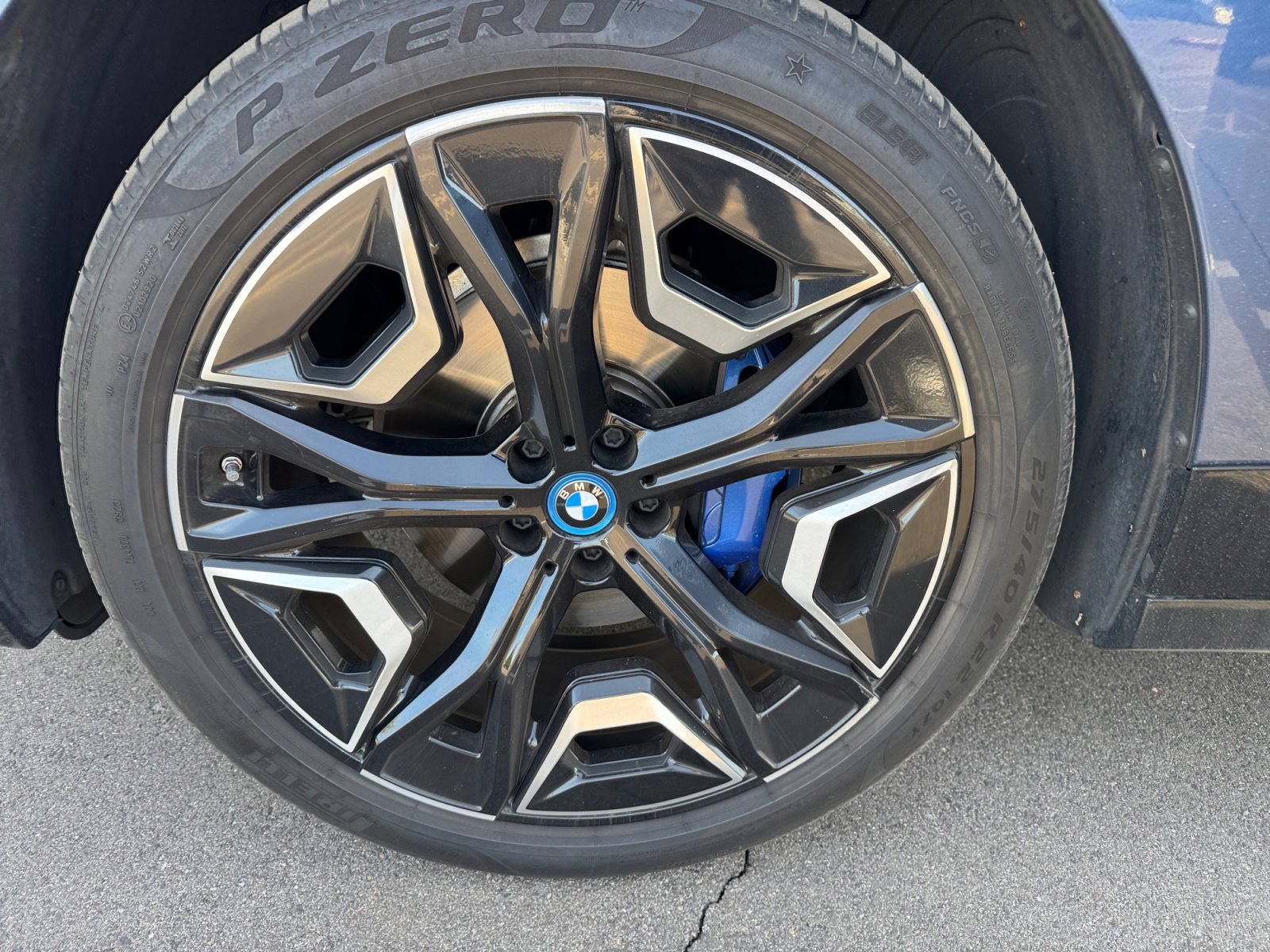 Used 2024 BMW iX xDrive50 w/ Premium Package image 26