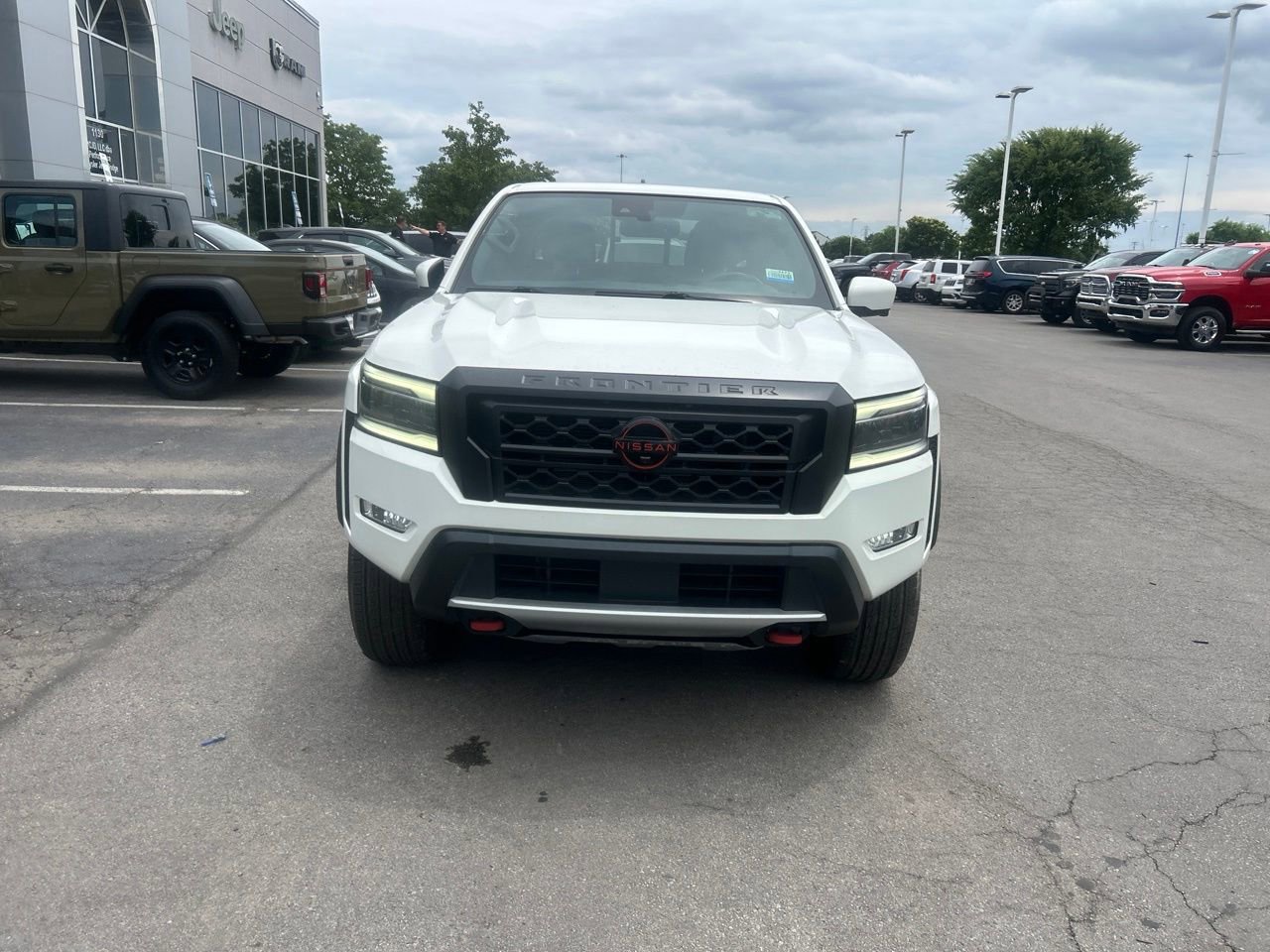 Used 2022 Nissan Frontier PRO-4X AWD/4WD image 8