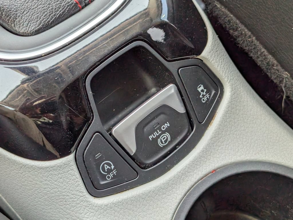 Used 2018 Jeep Compass Limited w/ Safe & Security Group FWD image 30