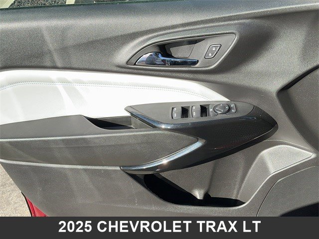 Used 2025 Chevrolet Trax LT w/ LT Convenience Package image 10