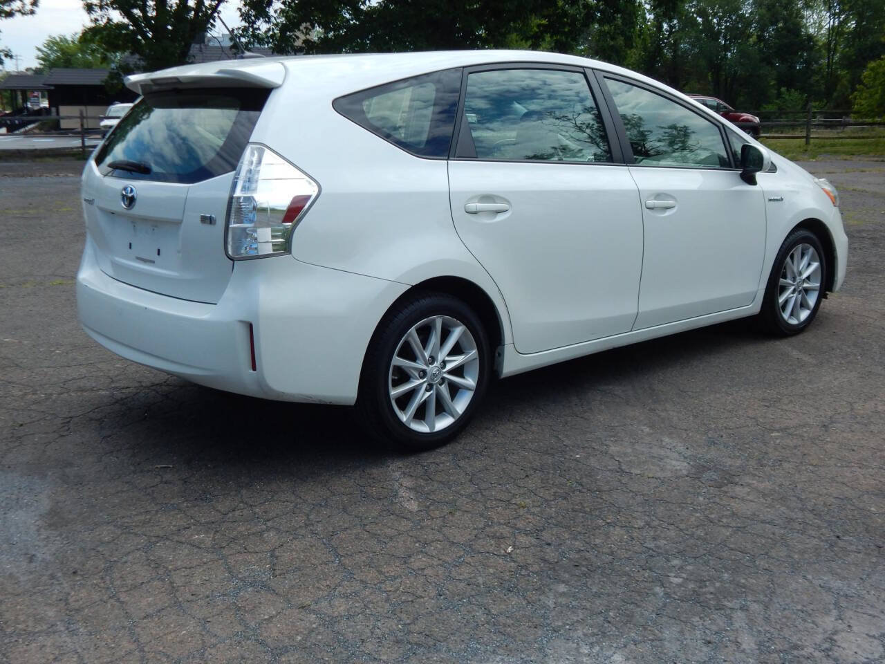 Used 2013 Toyota Prius V Five FWD image 4