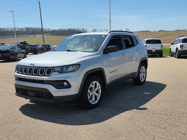 Used 2024 Jeep Compass Latitude AWD/4WD image 6