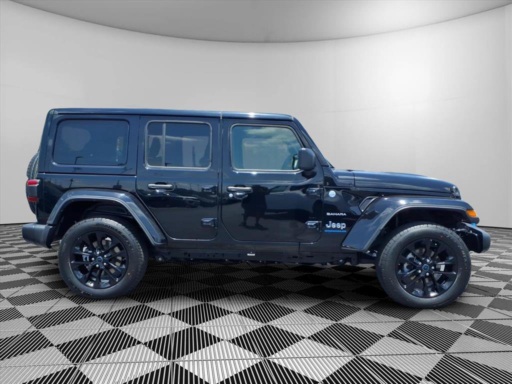 Used 2024 Jeep Wrangler Unlimited Sahara AWD/4WD image 30
