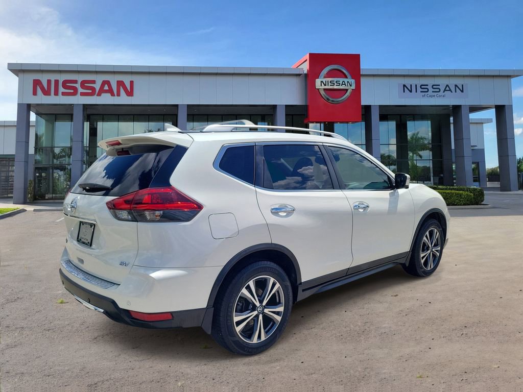 Used 2019 Nissan Rogue SV w/ Premium Package FWD image 4