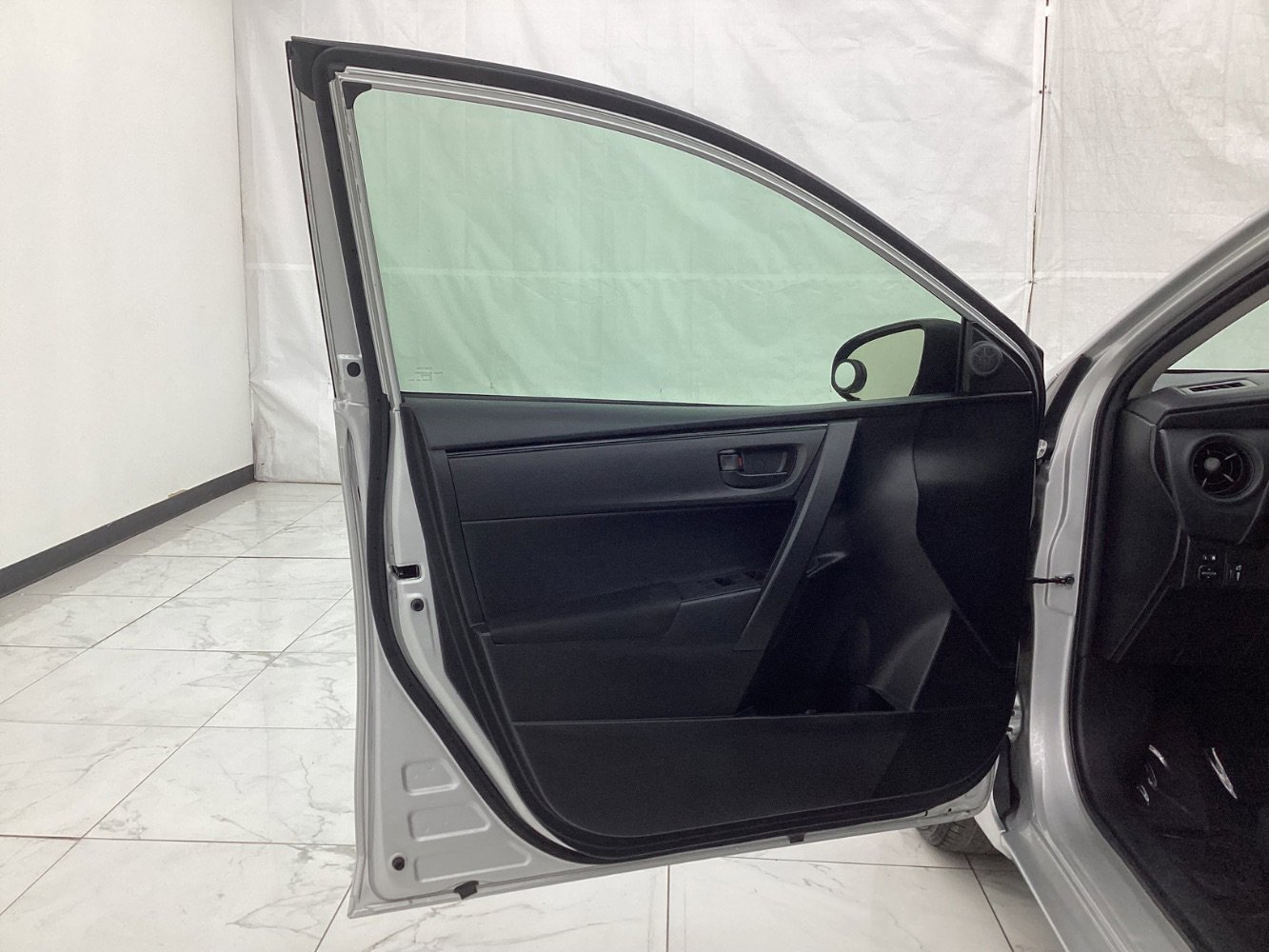 Used 2018 Toyota Corolla L FWD image 18