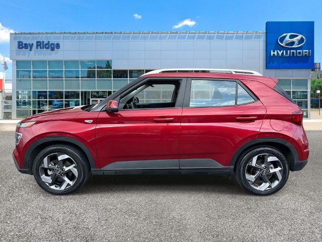 Used 2025 Hyundai Venue Limited FWD image 11