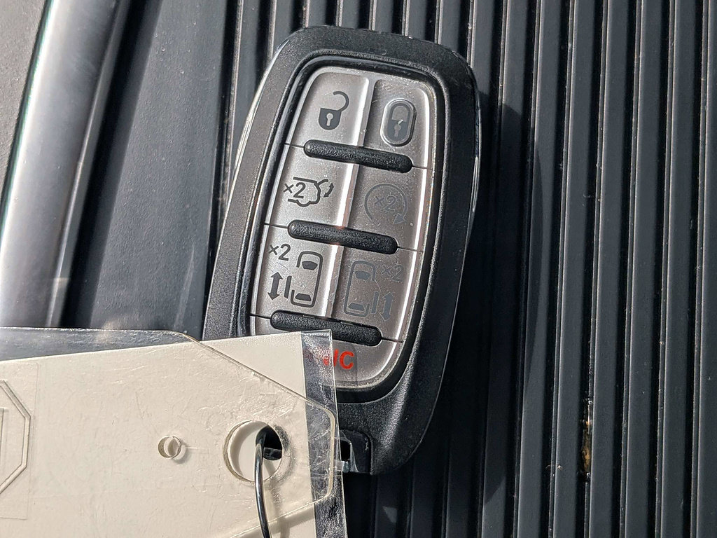 Used 2024 Chrysler Pacifica Touring-L FWD image 31