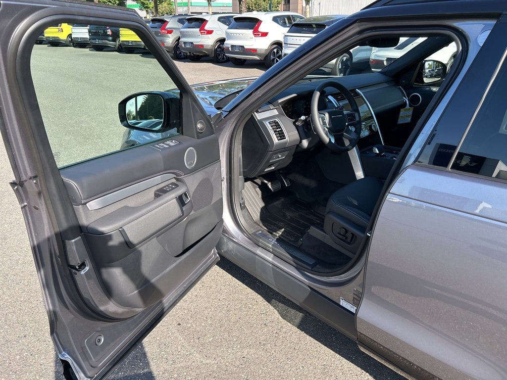 New 2025 Land Rover Discovery Dynamic SE image 10