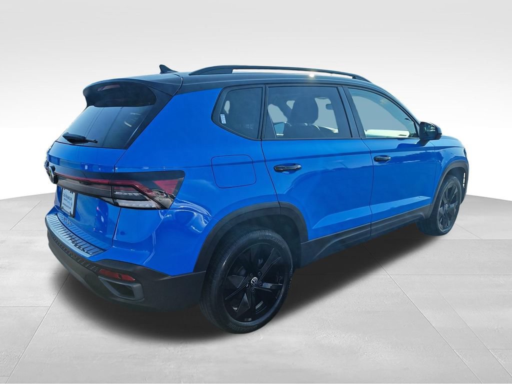 Used 2025 Volkswagen Taos SE FWD image 5