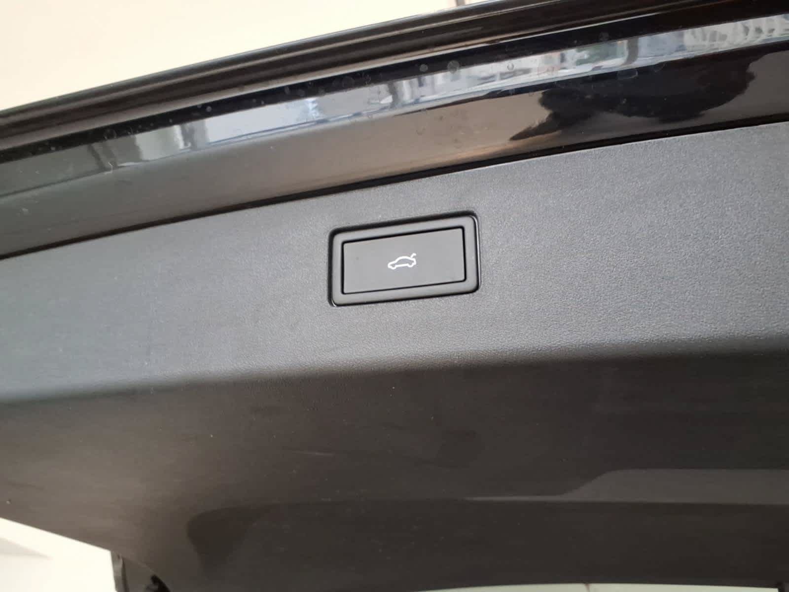 Used 2026 Volkswagen Tiguan SE R-Line AWD/4WD image 9