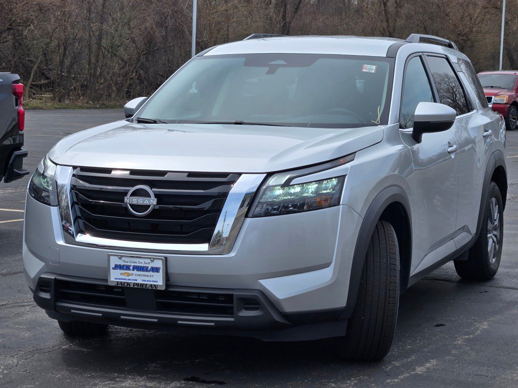 Used 2025 Nissan Pathfinder SV AWD/4WD image 5
