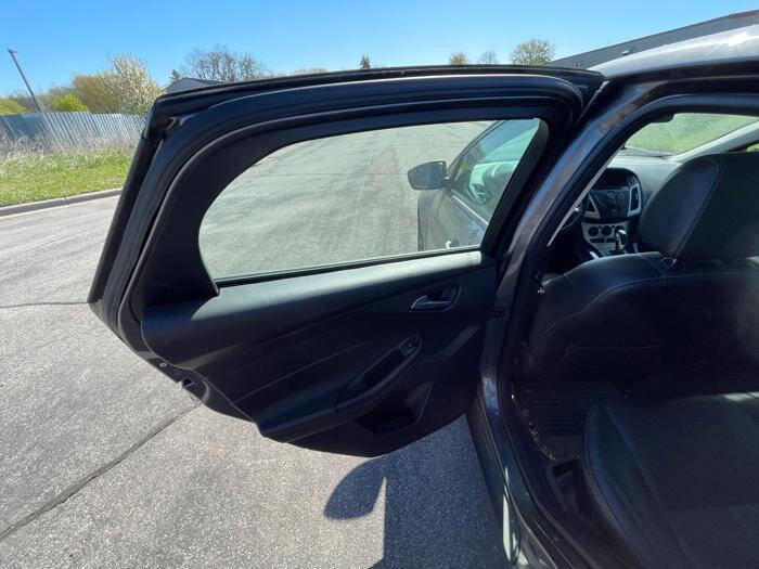 Used 2013 Ford Focus SE FWD image 24
