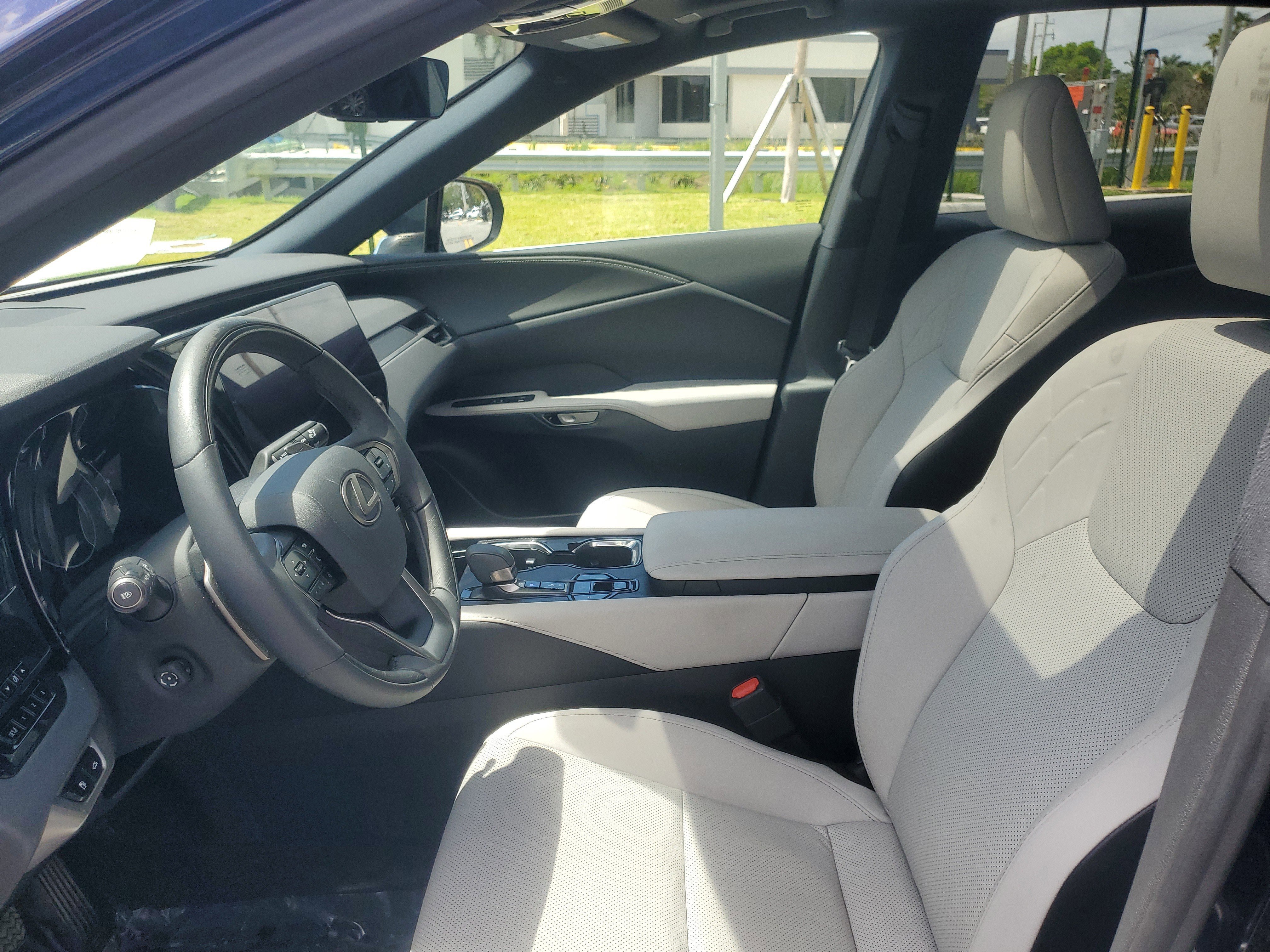 Used 2023 Lexus RX 350 Premium w/ Cold Area Package FWD image 15