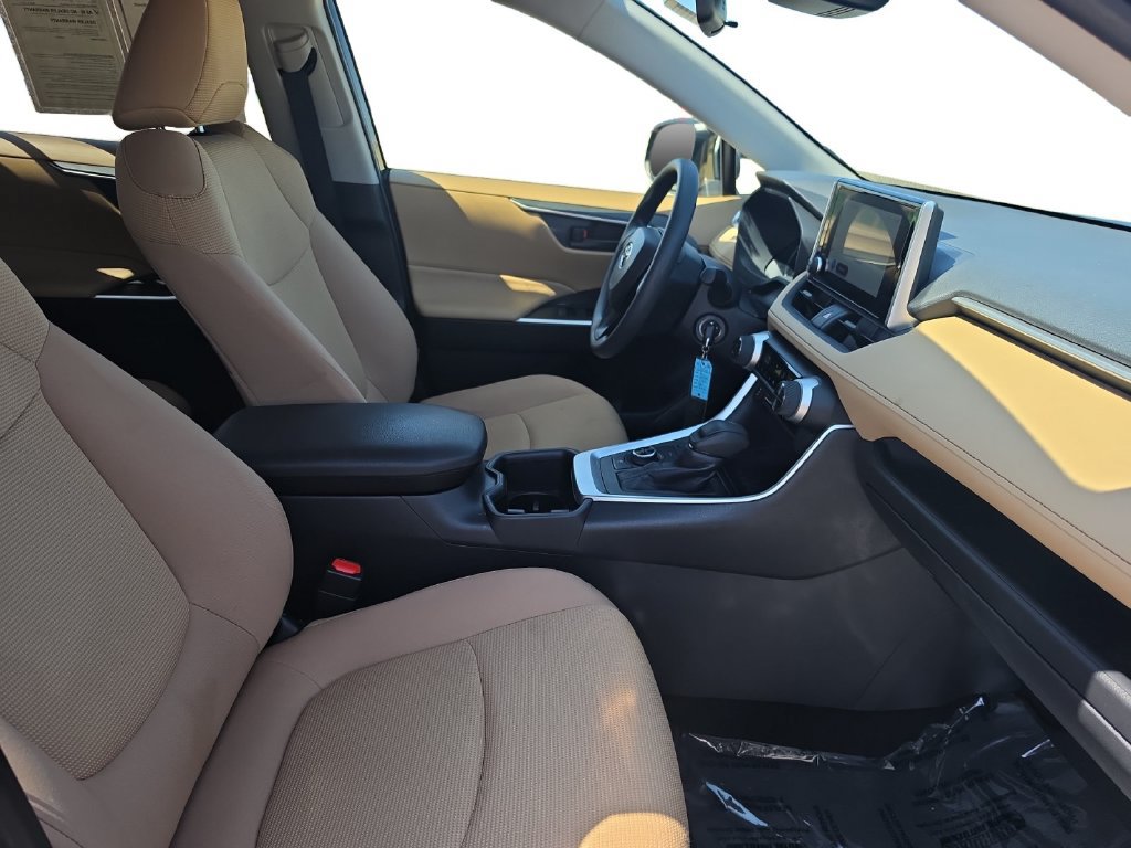 Used 2025 Toyota RAV4 LE AWD/4WD image 15