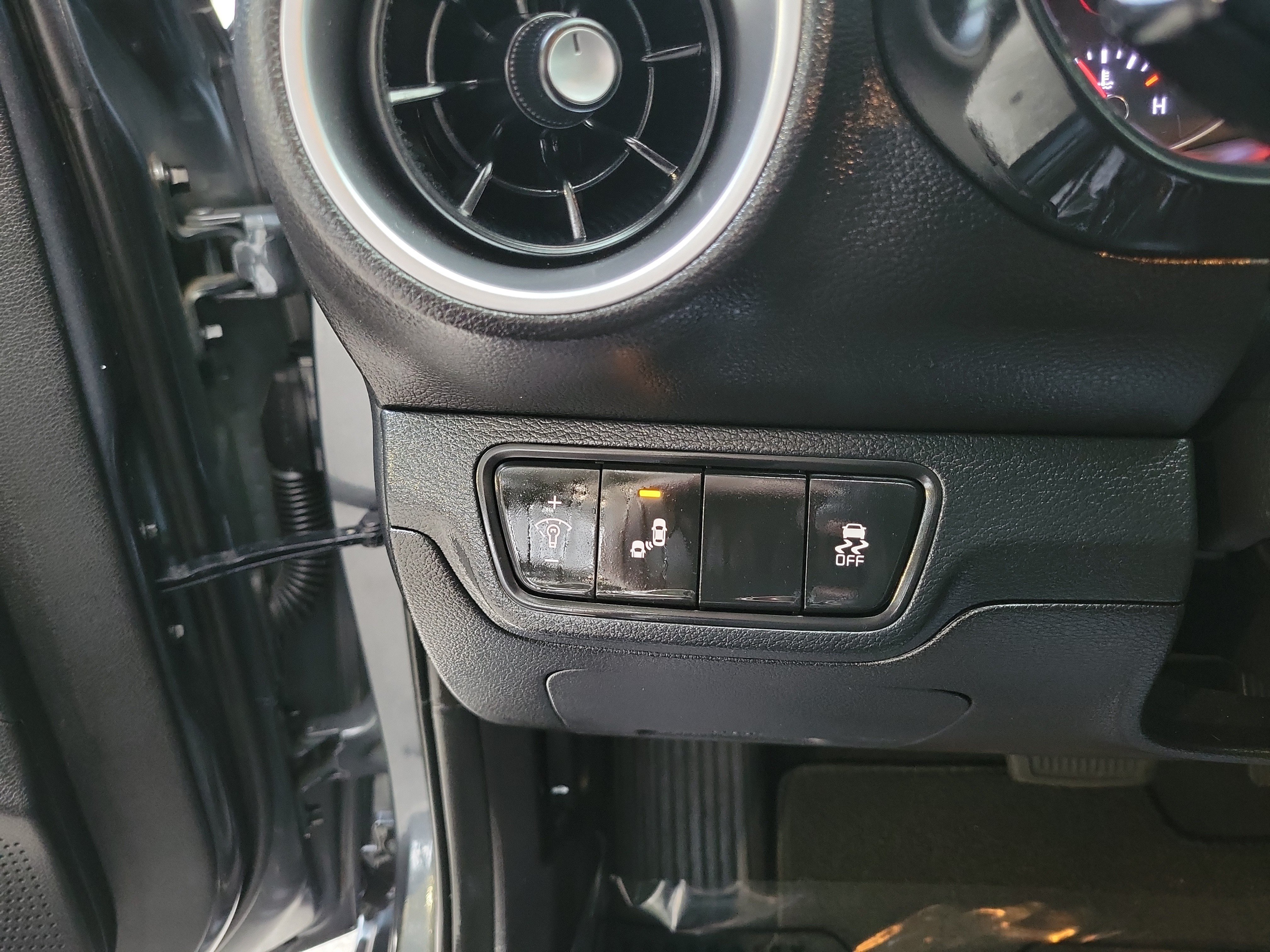 Certified 2023 Kia Forte LXS w/ LXS Technology Package FWD image 25