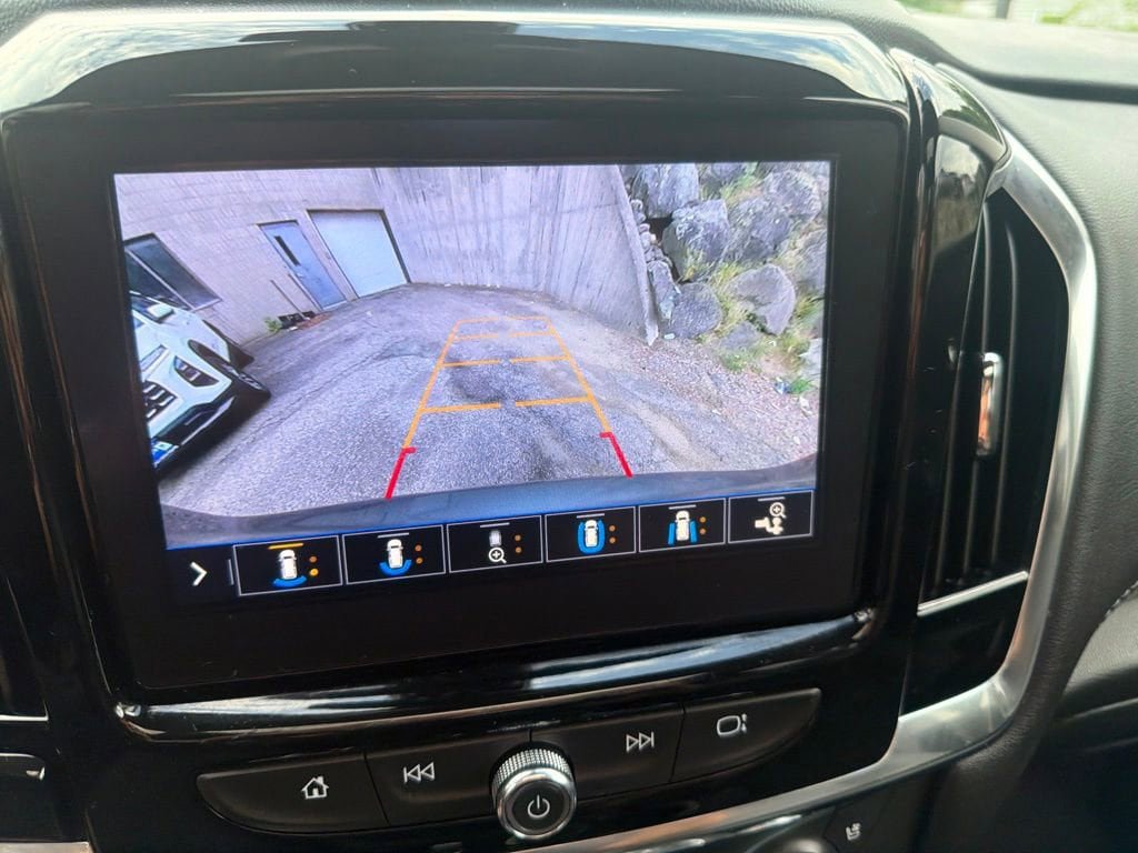 Used 2021 Chevrolet Traverse High Country w/ LPO, Floor Liner Package AWD/4WD image 30