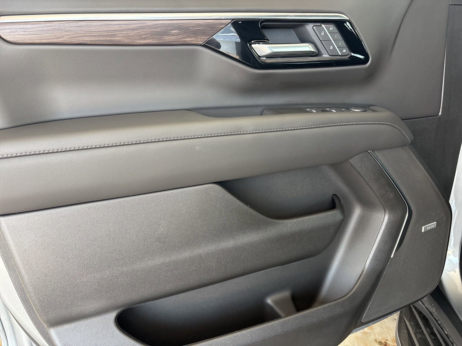 New 2026 Chevrolet Suburban LT RWD image 10