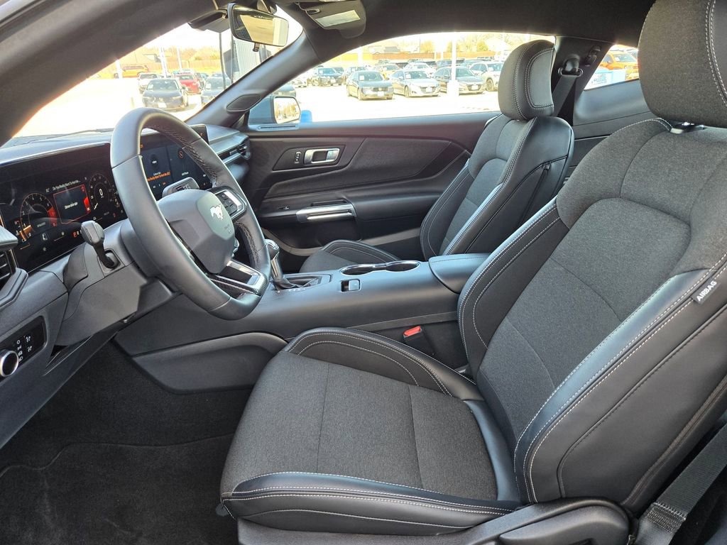Used 2025 Ford Mustang EcoBoost image 9