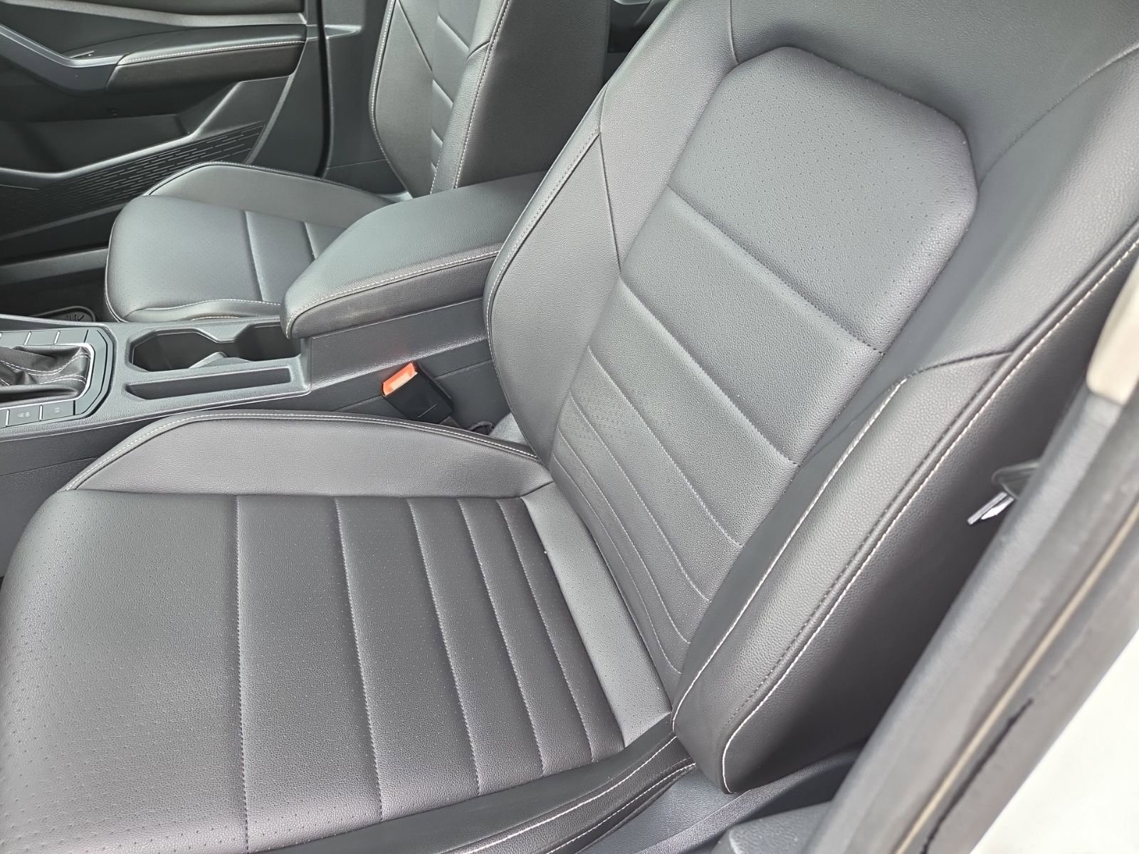 Certified 2022 Volkswagen Jetta SE FWD image 20