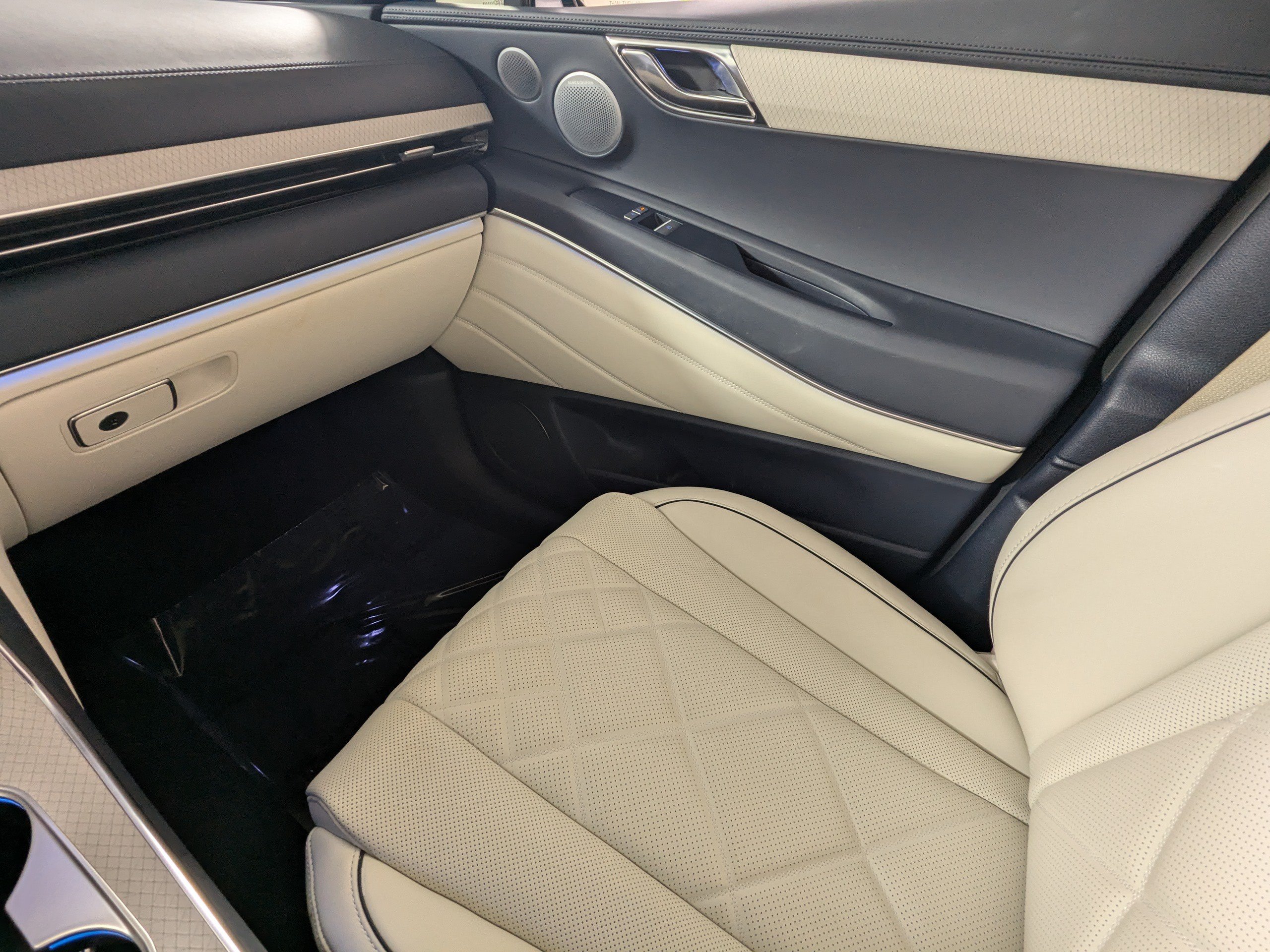 Used 2025 Genesis GV80 3.5T Prestige AWD/4WD image 12