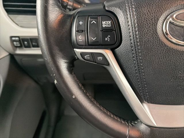 Used 2015 Toyota Sienna XLE w/ XLE Navigation Package image 25