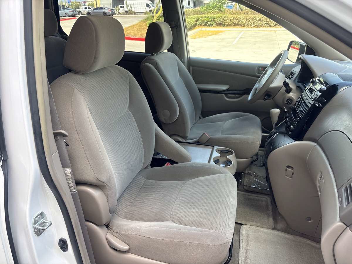 Used 2005 Toyota Sienna LE FWD image 14