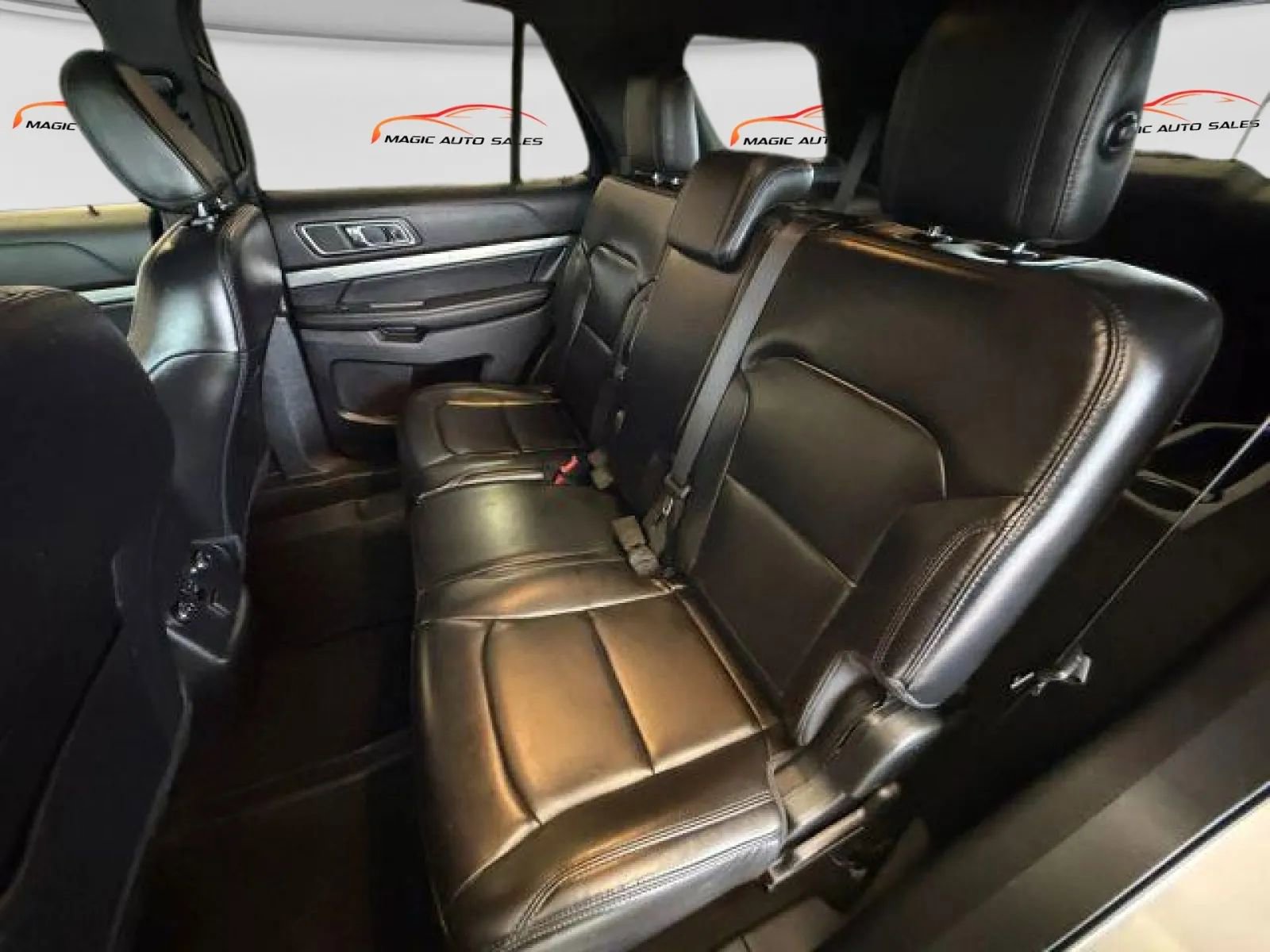 Used 2019 Ford Explorer XLT w/ Equipment Group 202A image 11