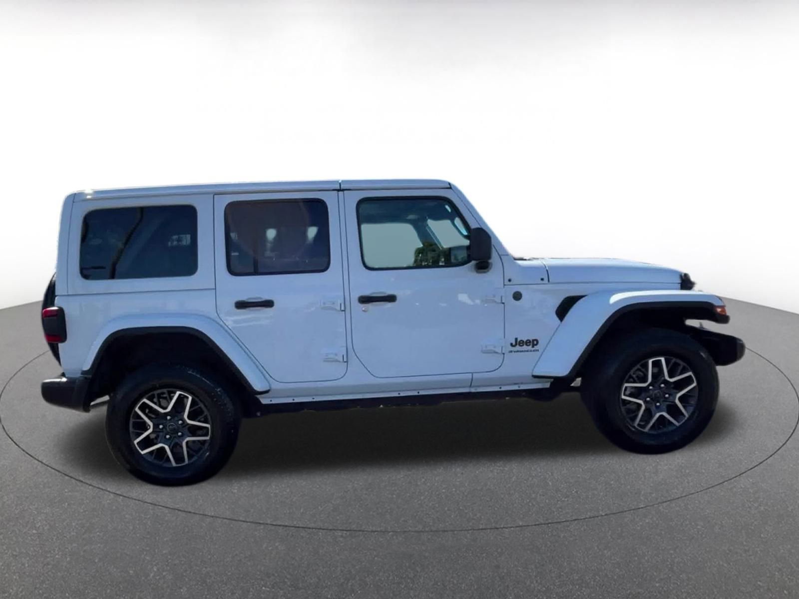 Used 2025 Jeep Wrangler Sahara image 16