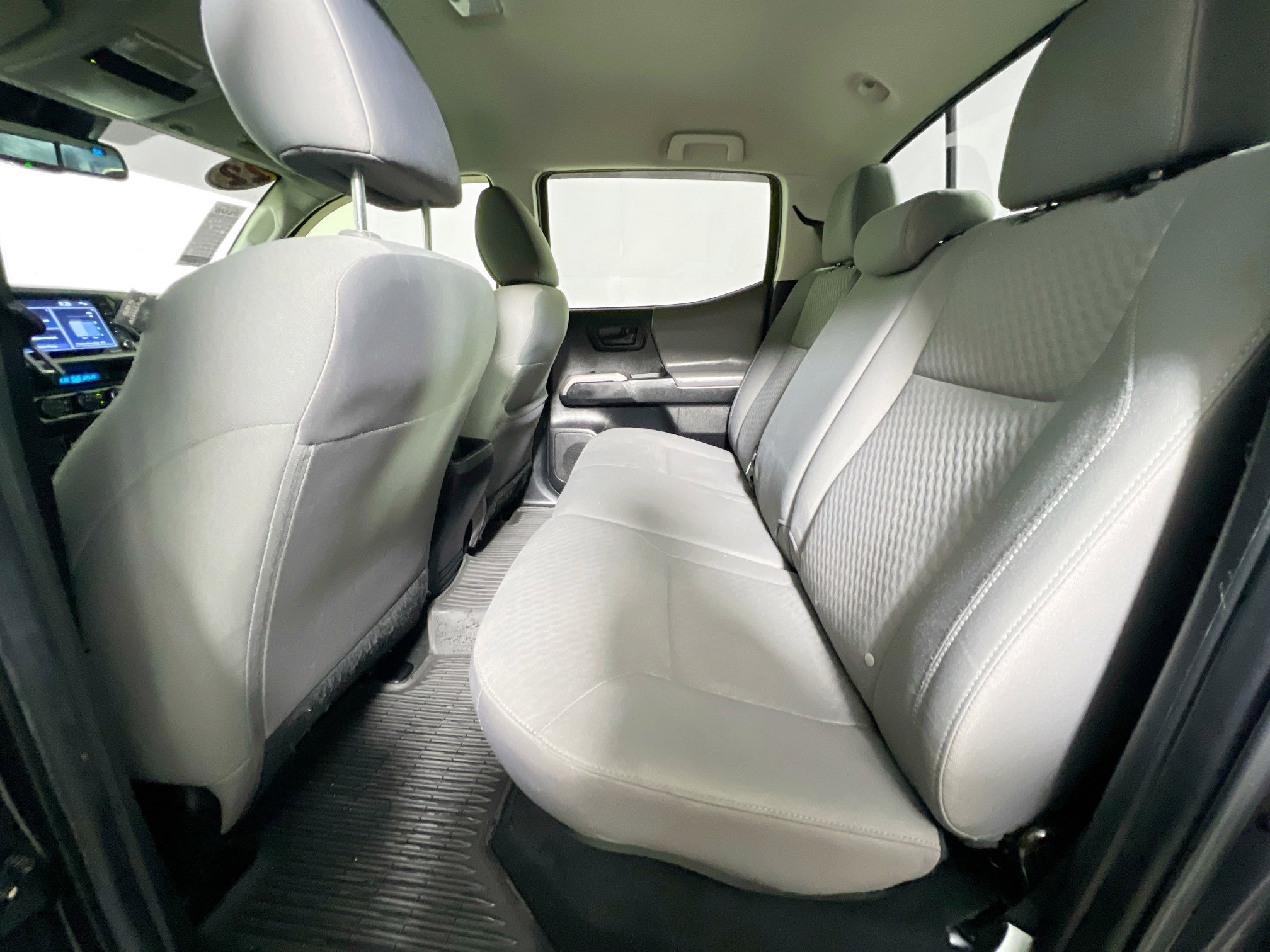 Used 2022 Toyota Tacoma SR5 w/ Technology Package image 28