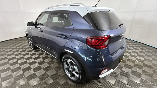 Used 2025 Hyundai Venue Limited FWD image 4